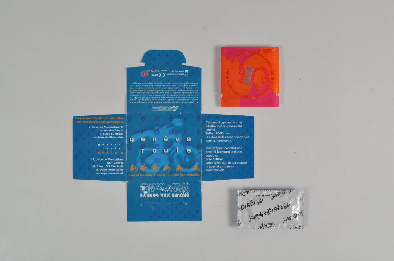 Groupe Sida Genève Préservatif "Genève roule"/180/52 mm Lorraine, France 2004 2004.56.71.1-3 Photo Mucem