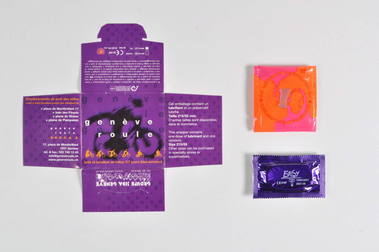 Groupe Sida Genève Préservatif "Genève roule" / 215/55 mm Lorraine, France 2004 2004.56.72.1-3 Photo Mucem