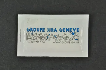 Groupe Sida Genève Sucre en poudre "Mettre un préservatif est difficile. Vivre avec le sida l'est encore plus." Lorraine, France 2004 2004.56.86  Photo Mucem
