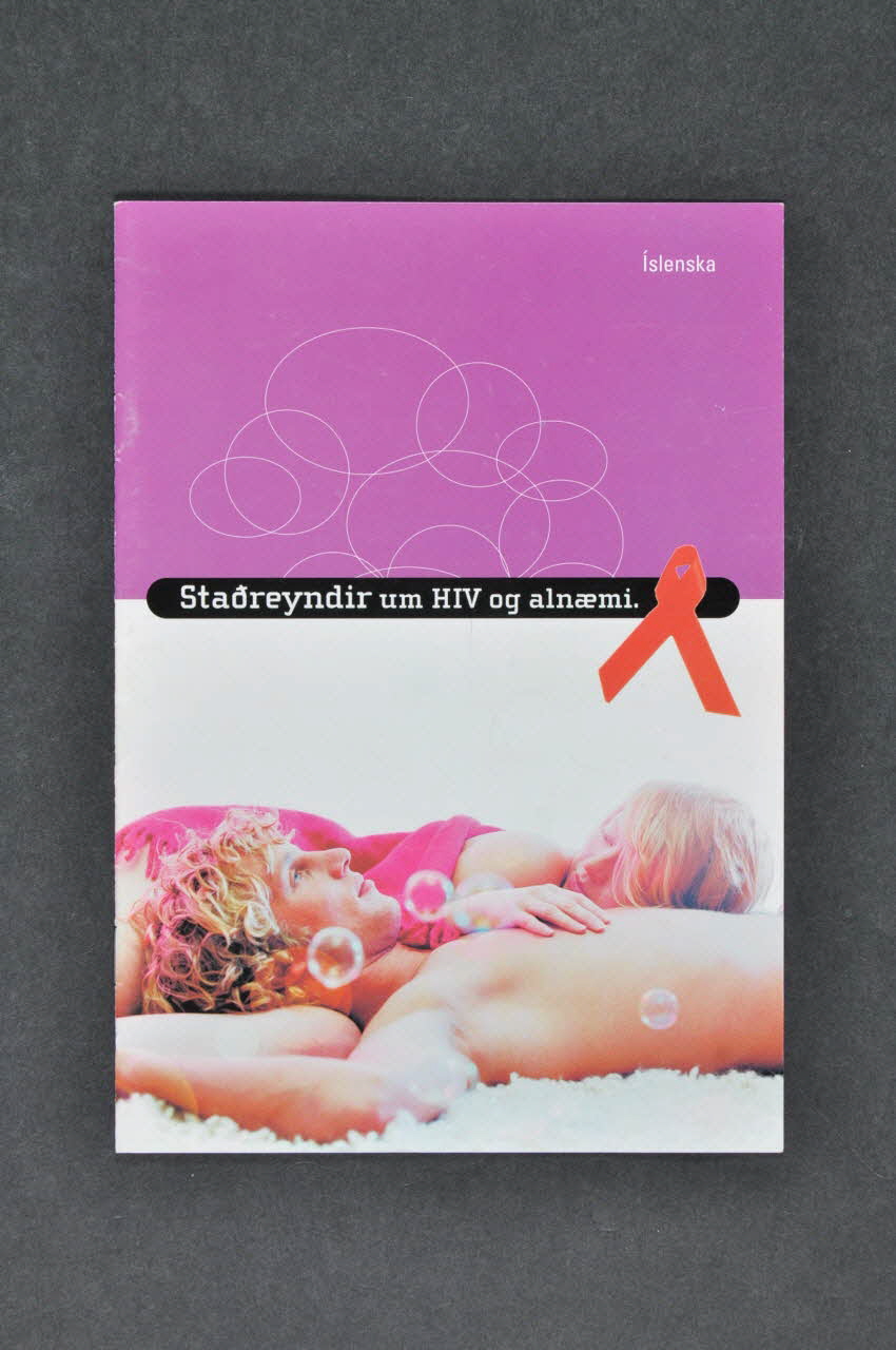 Département De La Santé (Landlaeknisembaettid) BROCHURE "Facts about HIV and AIDS" (en islandais) (Faits sur le VIH et le sida) Islande 2003 2004.57.7 Photo Mucem