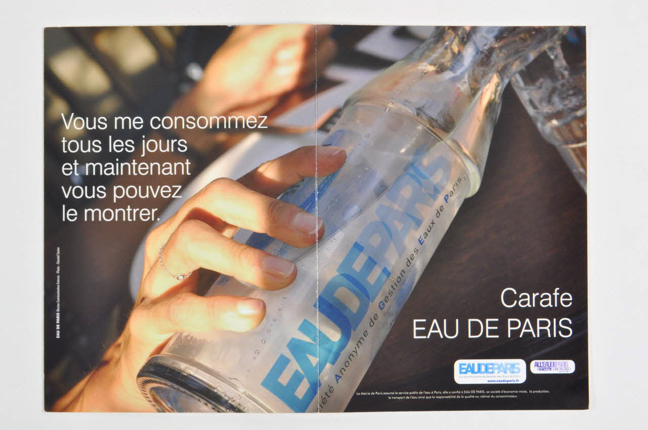 PLAQUETTE PUBLICITAIRE Publicité Carafe, Eau de Paris 2006.160.4 Photo Mucem