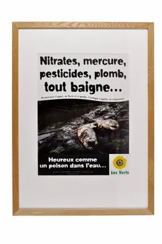 Thierry Palau ; Edival ; Natalie Fobes / Getty Images / Stone affiche Nitrates, mercure, pesticides, plomb, tout baigne... Île-de-France, France 2000 2006.161.11.3  Photo Mucem