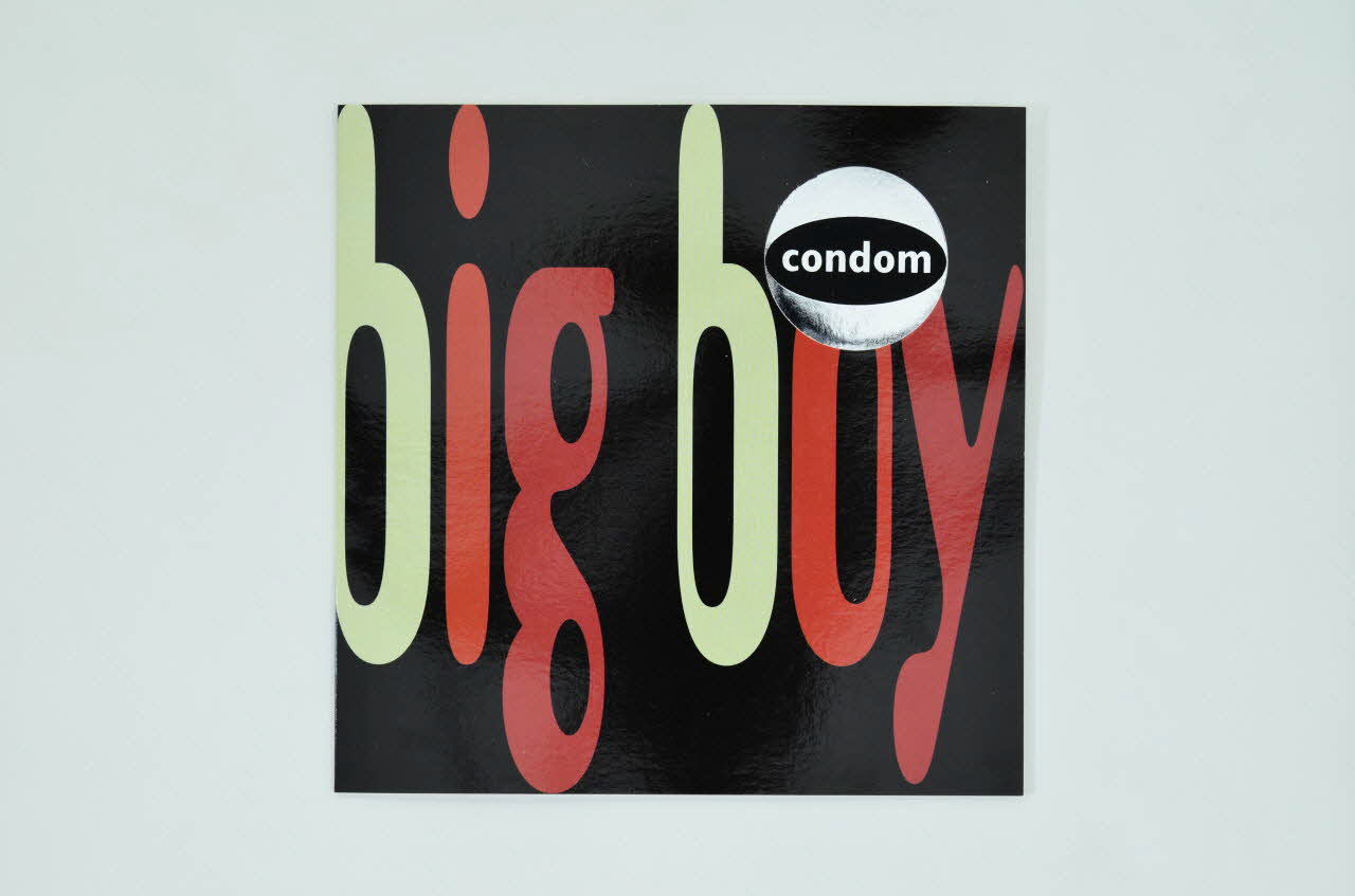 National Aids Trust (NAT) carte postale "big boy" (grand garçon) Grande Bretagne 2004 2004.78.18.1-3 Photo Mucem