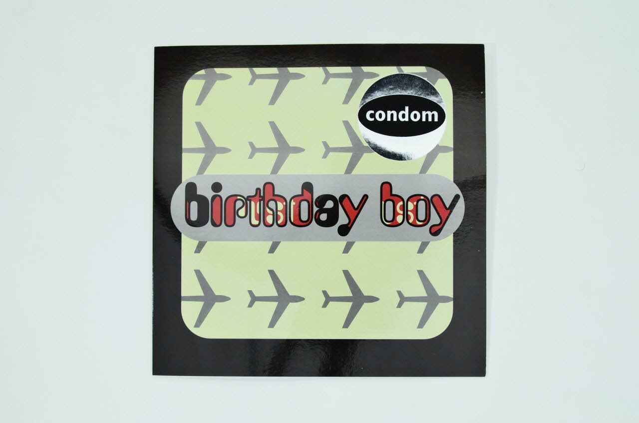 National Aids Trust (NAT) carte postale "birthday boy" (garçon d'anniversaire) Grande Bretagne 2004 2004.78.19.1-3 Photo Mucem