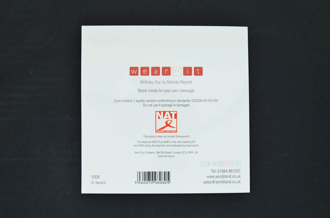 National Aids Trust (NAT) carte postale "birthday boy" (garçon d'anniversaire) Grande Bretagne 2004 2004.78.19.1-3 Photo Mucem