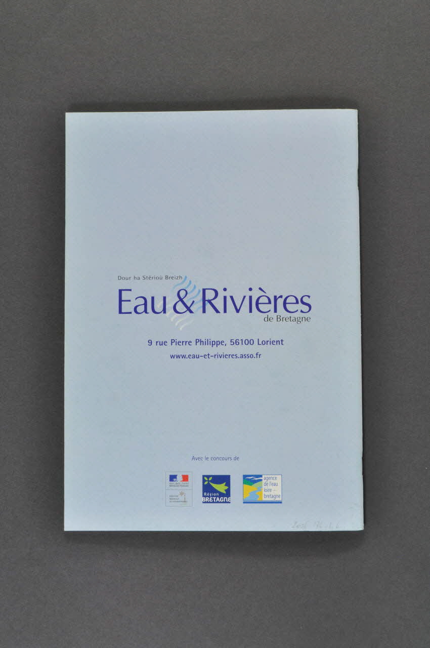 Eau et Rivières de Bretagne revue professionnelle Eaux et rivières Faut-il boire l'eau du robinet ? 2005 2006.176.46 Photo Mucem