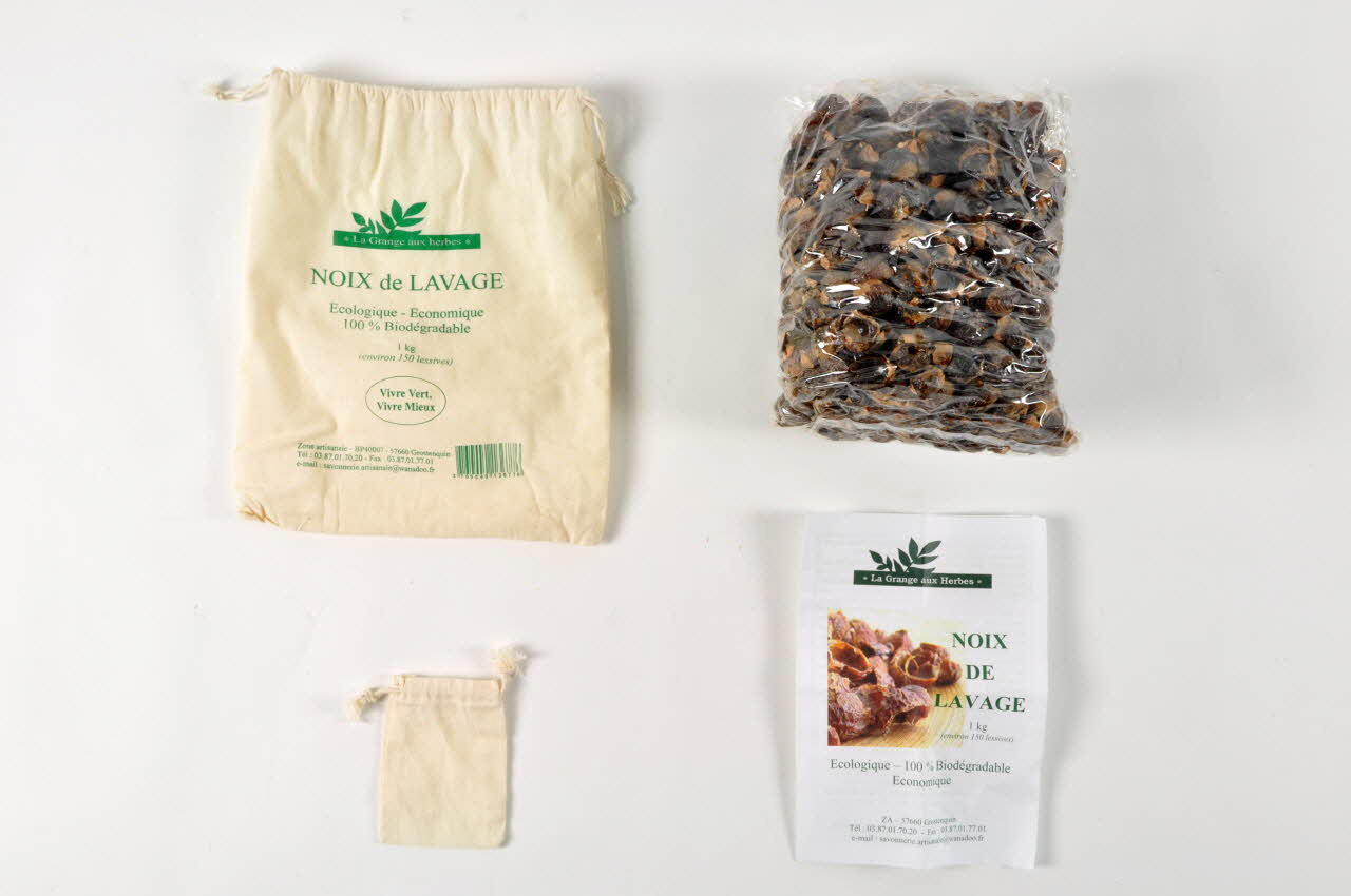 PRODUITS D'ENTRETIEN Noix de lavage et sachets 2006.246.1.1-4 Photo Mucem