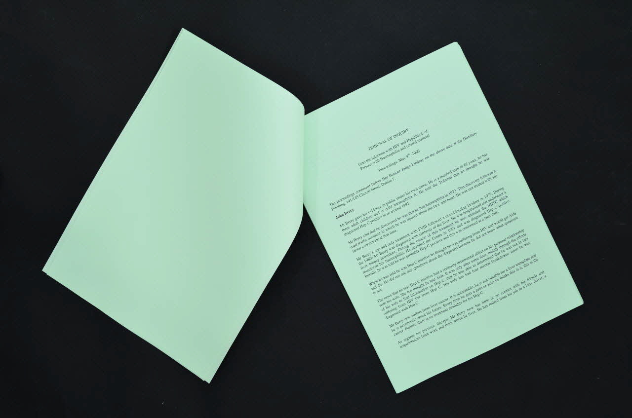 Irish Haemophilia Society Rapport Irish Haemophilia Society Tribunal News. Issue 2 ., 12th May 2000 . Tribunal of Inquiry into the infection with HIV and Hepatitis C of persons with Haemophilia and related matters. Auditions des 8,9,10,11, 12 mai 2000. Enquête judiciaire sur l'infection par le VIH et l'hépatite C de personnes hémophiles ou ayant des maladies liées Irlande 2000/5 2006.29.8  Photo Mucem