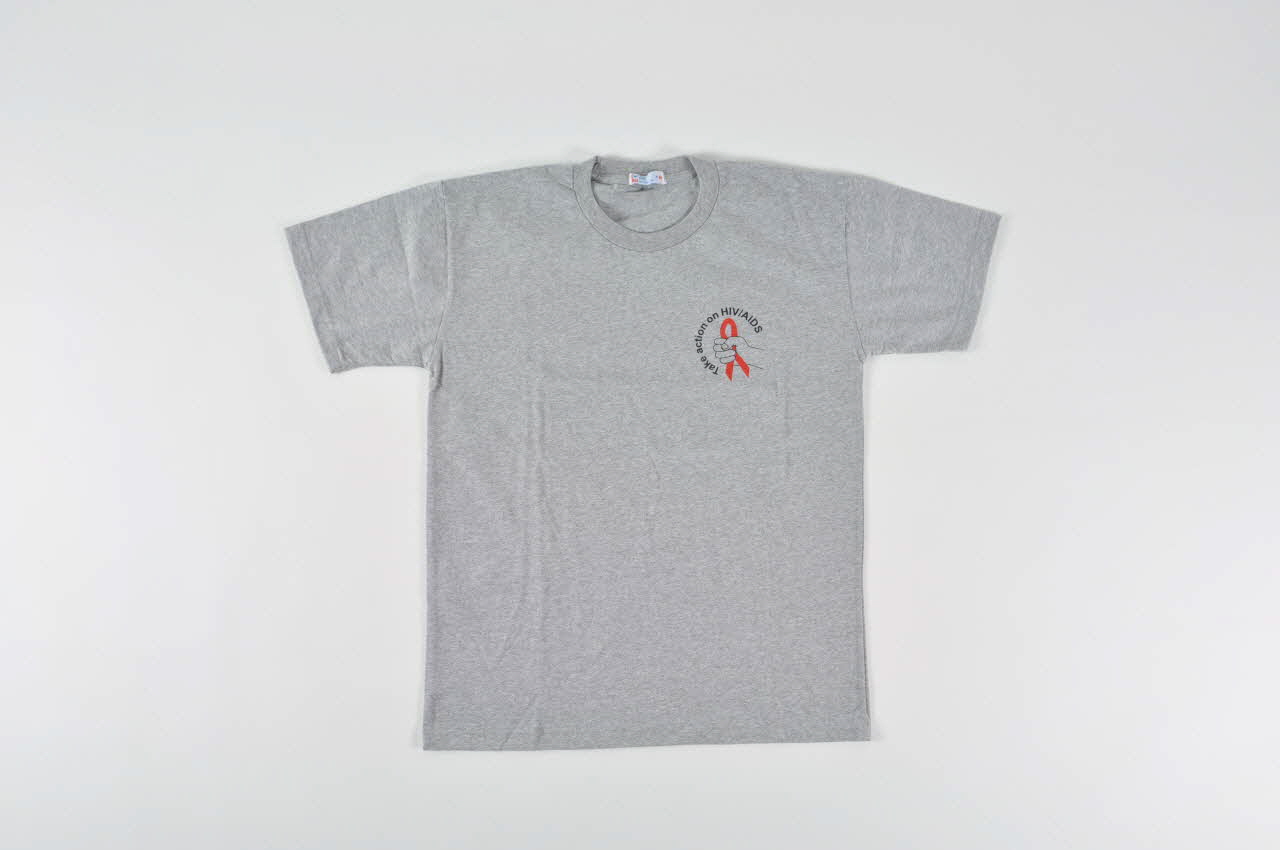 Health And Development Network, Irlande Et tee-shirt "Take action on HIV/AIDS" (Agissez contre le VIH/Sida) Irlande 2005 2006.30.1 Photo Mucem