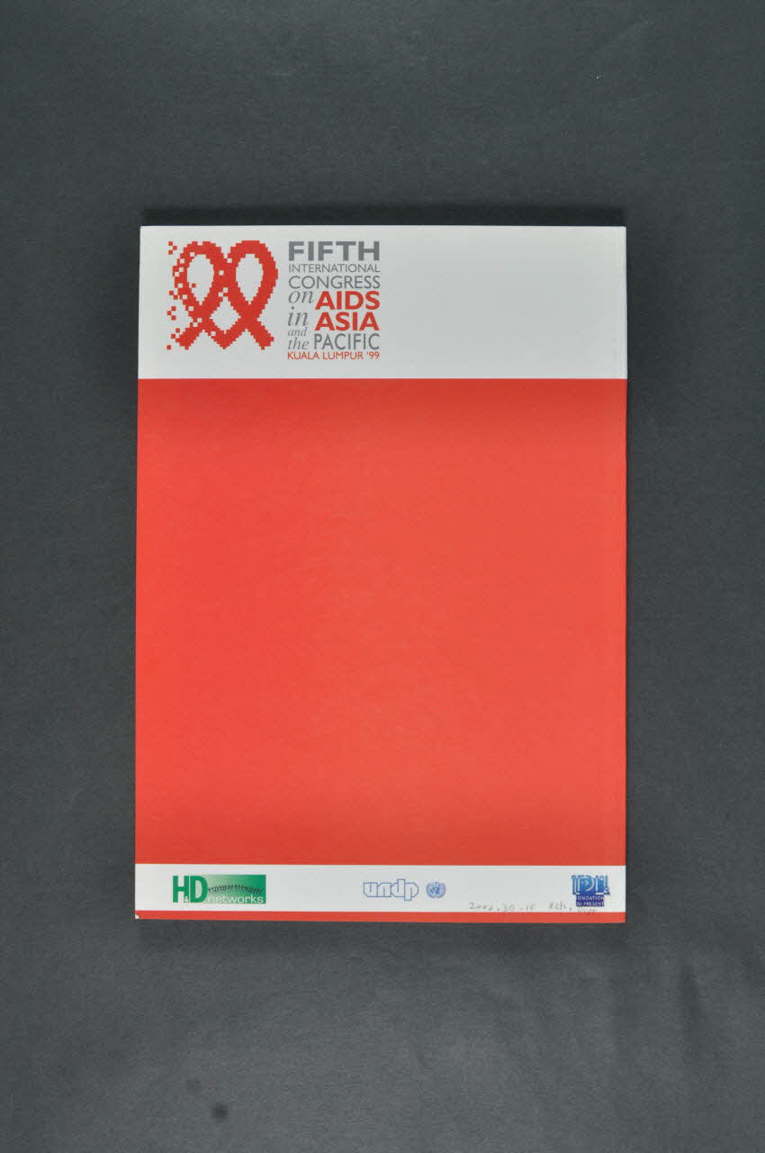 Health And Development Network BROCHURE " Fifth International Congress on Aids in Asia and the Pacific : The next Millennium : taking stock and moving forward" (Cinquième congrès international sur le sida en Asie et dans le Pacifique. Le nouveau millénaire : tenons compte des avancées et allons en avant) Irlande 1999 2006.30.18  Photo Mucem