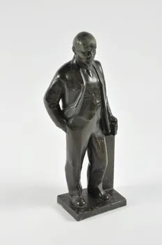 Dronov statuette Lénine en pied tenant un livre dans la main gauche par Dronov (1960) URSS(ex) 1960 2006.36.3  Photo Mucem