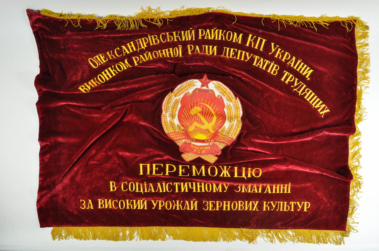 drapeau Drapeau à la gloire de Lénine et du marxisme-léninisme Ukraine 1967 2006.36.65 Photo Mucem