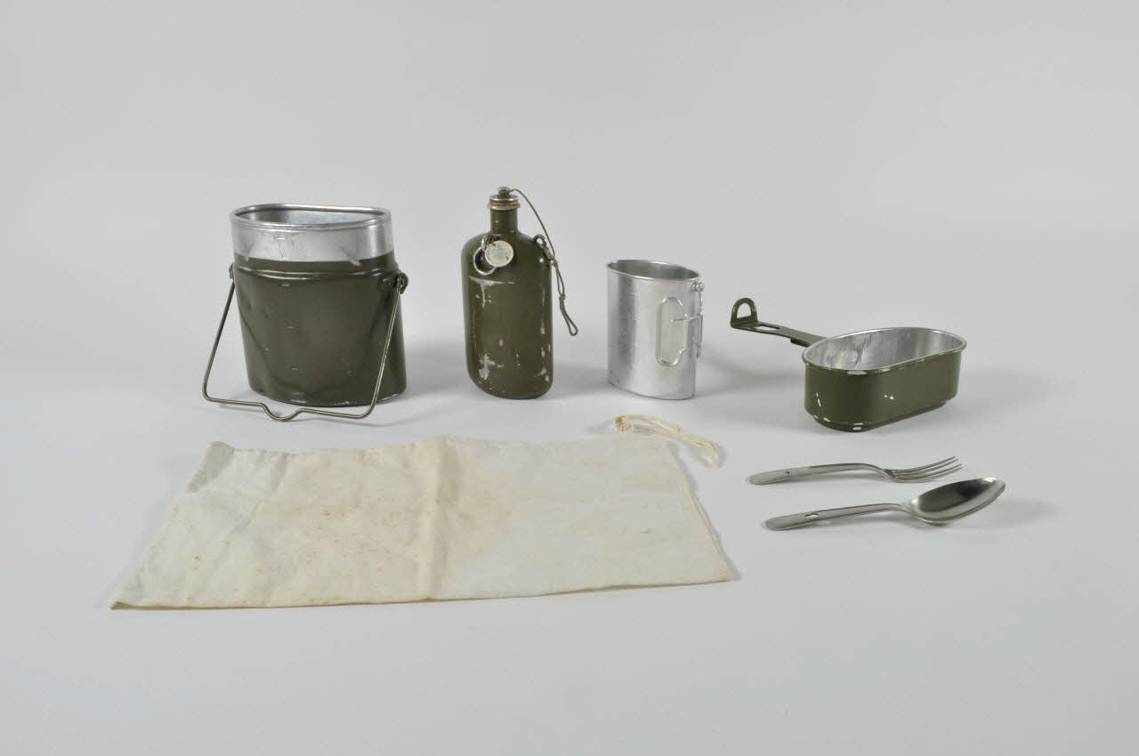 gamelle Suisse 1920 2006.49.2.1-5 Photo Mucem