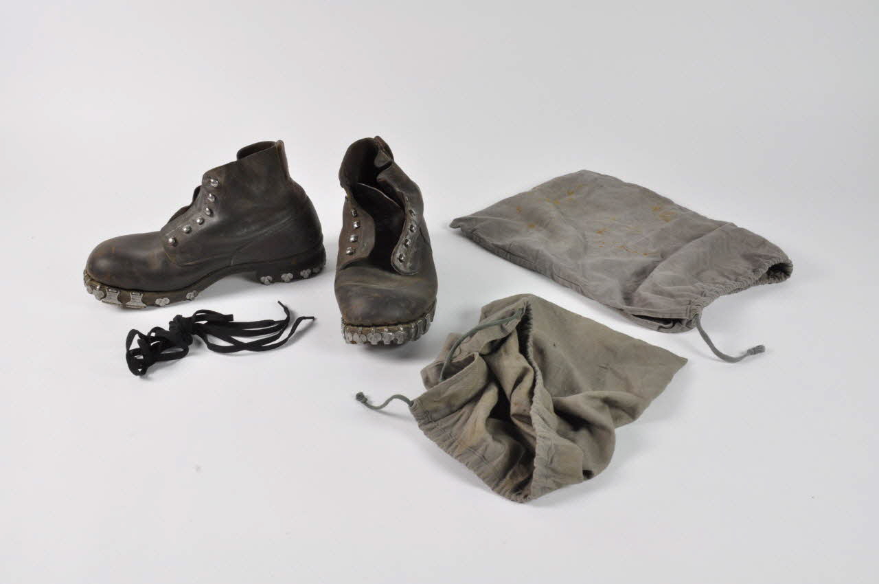 chaussure Lorraine, France 1960 2006.49.8.1-2 Photo Mucem