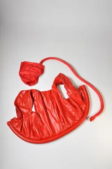 Stéphanie Nataf costume de scène Bustier et bonnet pour le spectacle Epsilon France 1999 2006.5.3.1-2 Photo Mucem
