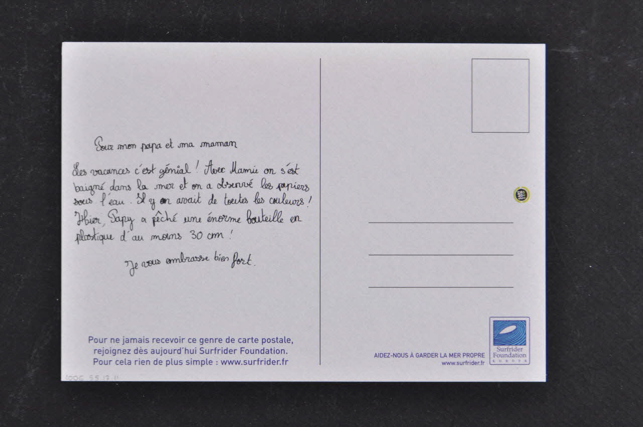 carte postale publicitaire Aidez-nous à garder la mer propre, Support de communication de la Surfrider Foundation Europe 2006.55.17.11 Photo Mucem