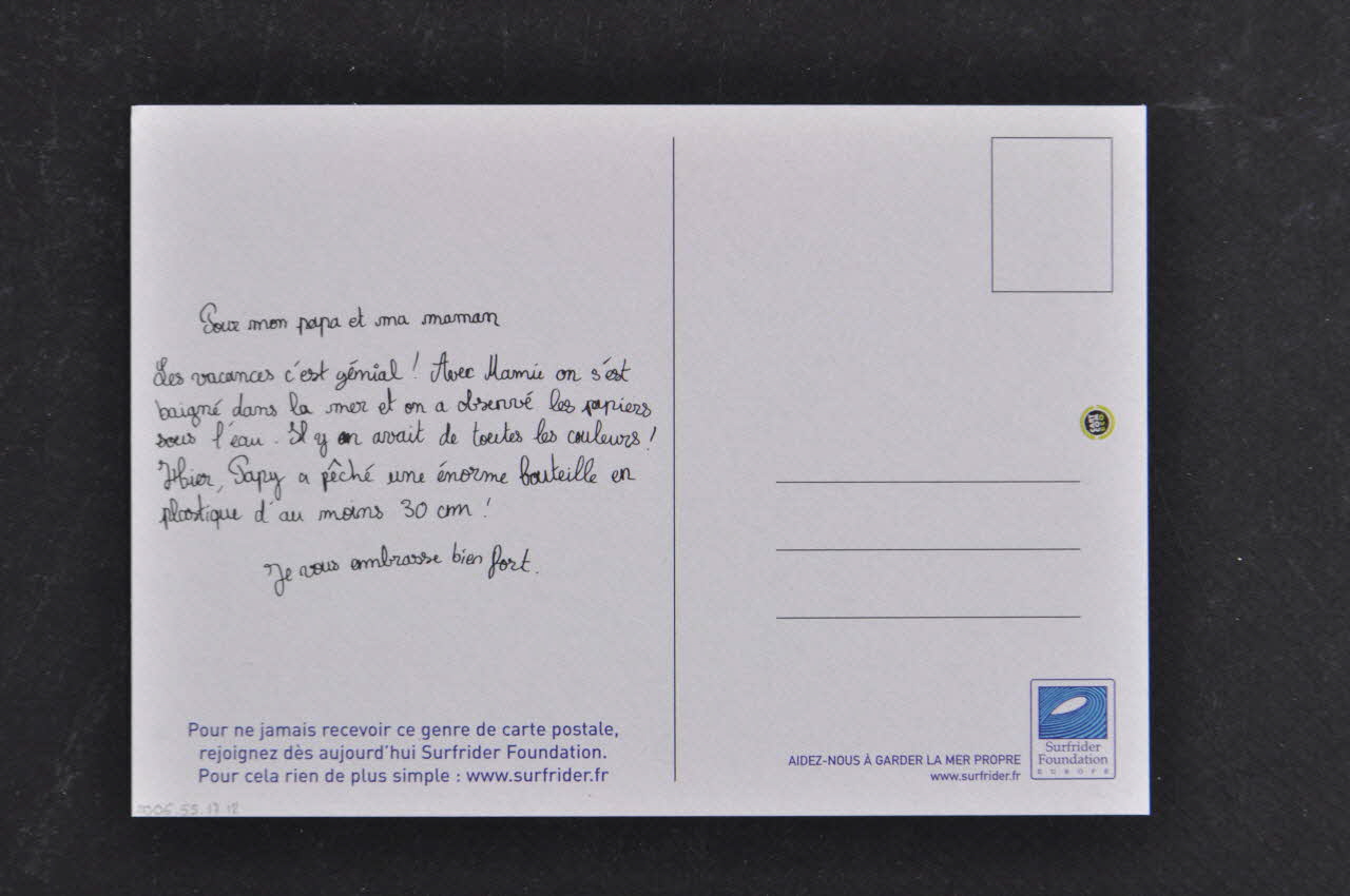 carte postale publicitaire Aidez-nous à garder la mer propre, Support de communication de la Surfrider Foundation Europe 2006.55.17.12 Photo Mucem