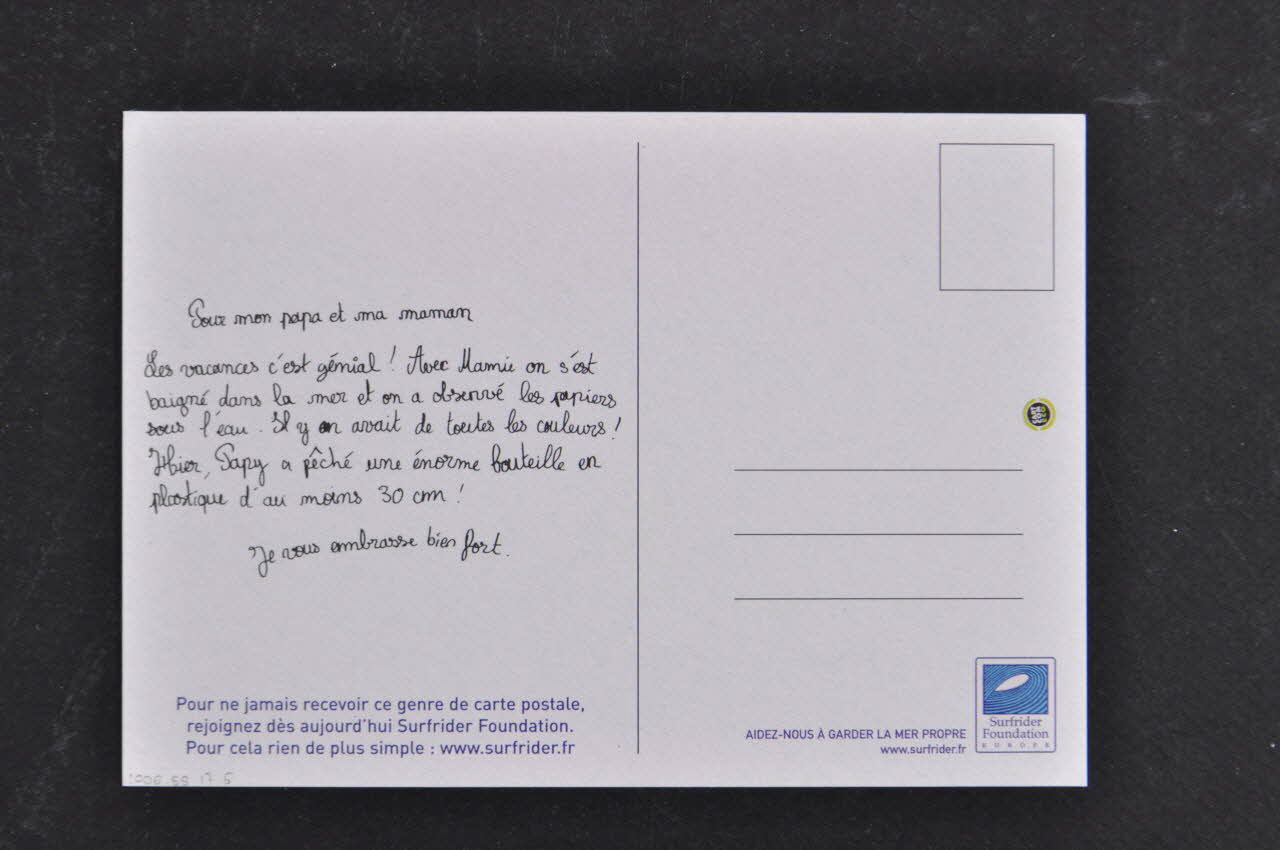 carte postale Aidez-nous à garder la mer propre, Support de communication de la Surfrider Foundation Europe 2006.55.17.6 Photo Mucem