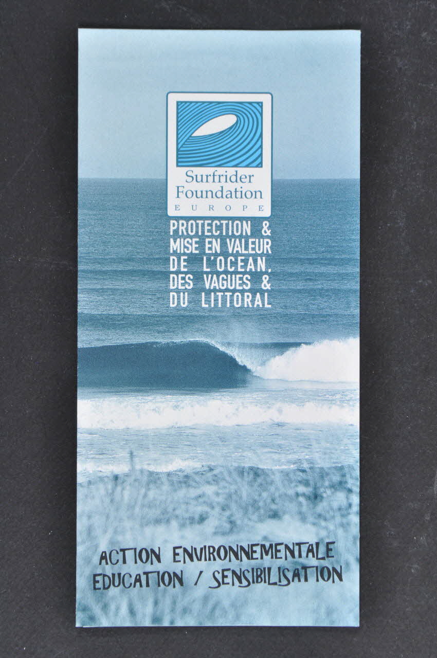 PLAQUETTE PUBLICITAIRE Plaquette Surfrider Foundation Europe 2006.55.20.1 Photo Mucem