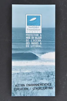 PLAQUETTE PUBLICITAIRE Plaquette Surfrider Foundation Europe 2006.55.20.2 Photo Mucem