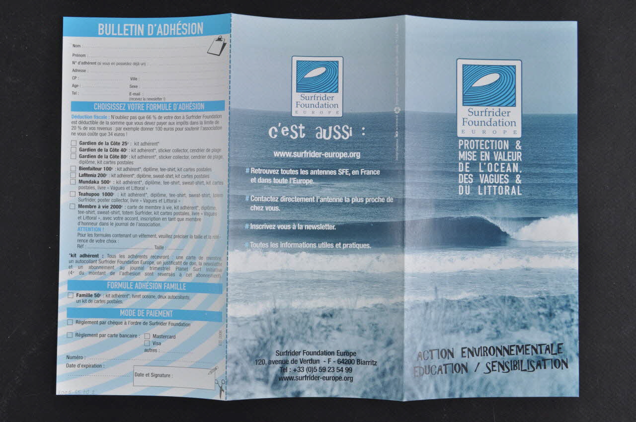 PLAQUETTE PUBLICITAIRE Plaquette Surfrider Foundation Europe 2006.55.20.2 Photo Mucem