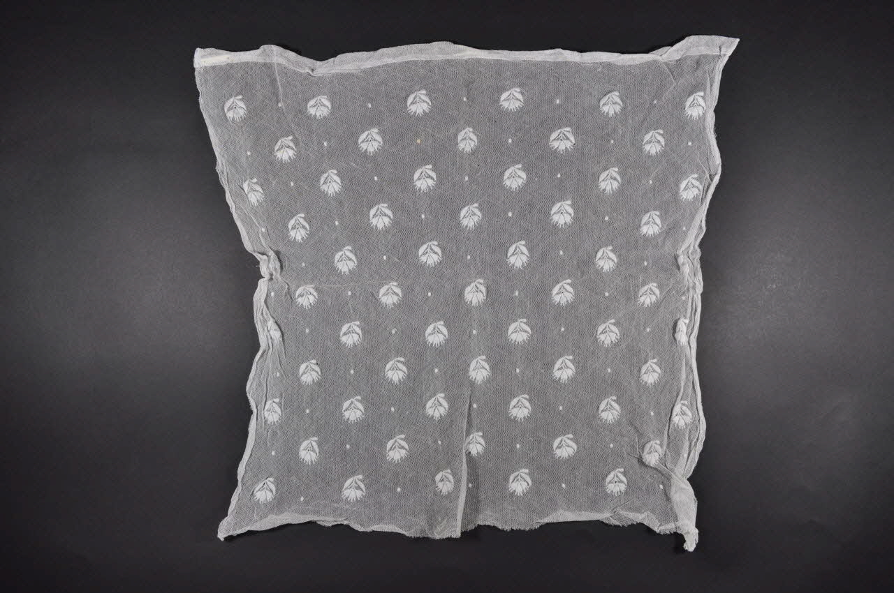 coiffe de fête Claque 1955.75.1068 Photo Mucem