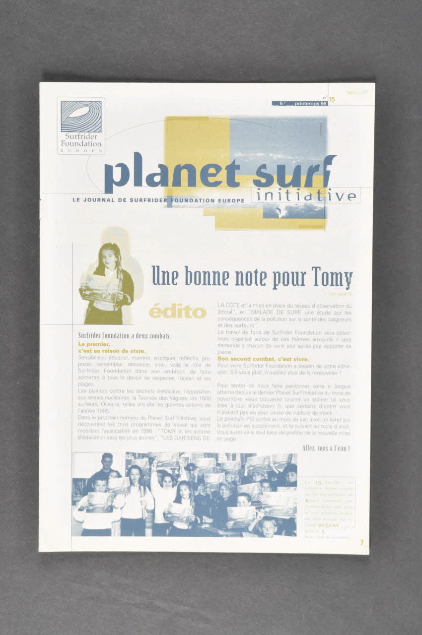 magazine Numéro du magazine  "Planète surf initiative" consacré au surf et à la protection de l'environnement marin. 2006.55.24.28 Photo Mucem
