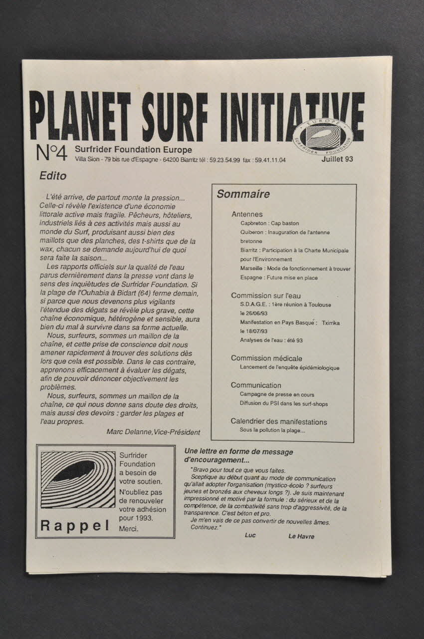 magazine Numéro du magazine  "Planète surf initiative" consacré au surf et à la protection de l'environnement marin. 2006.55.24.6-7 Photo Mucem