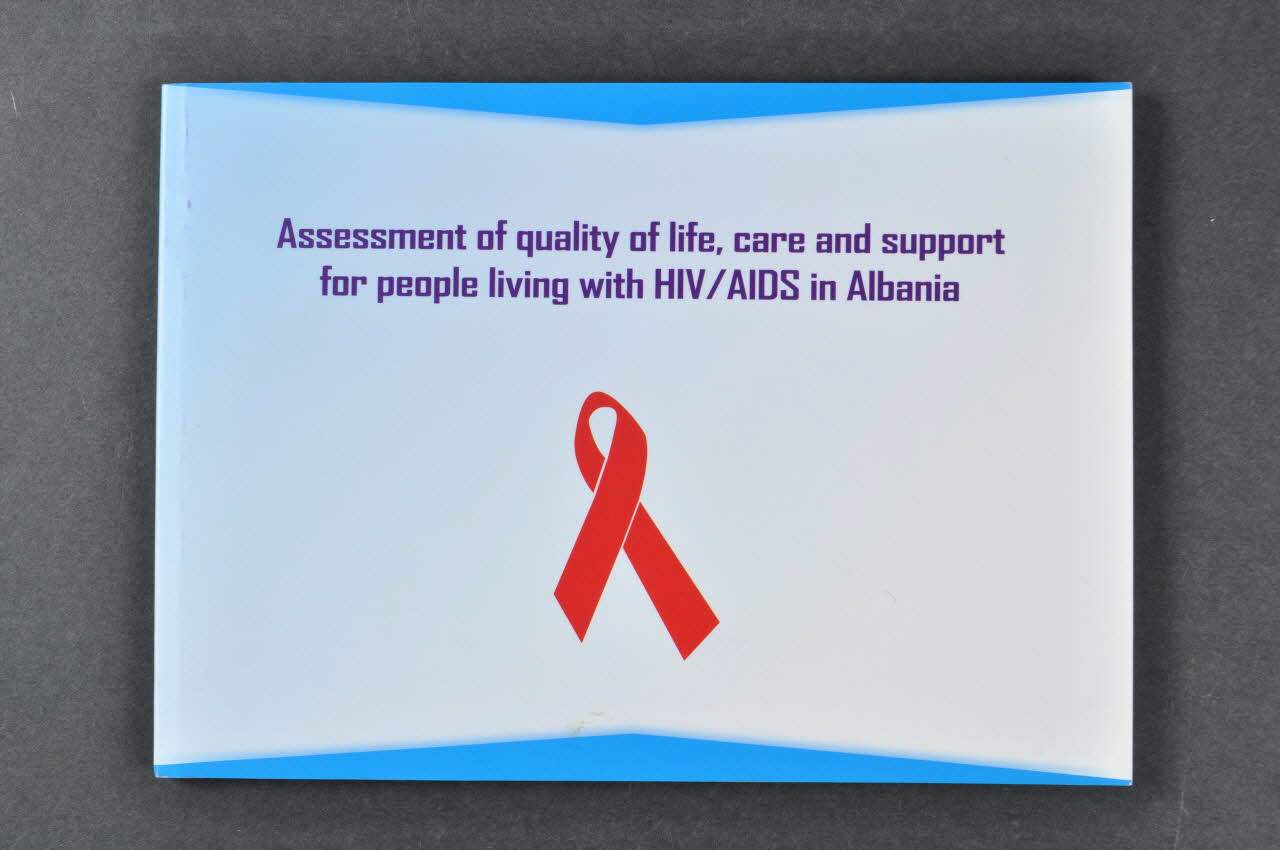 Faculté De Médecine De Tirana (Département Des BROCHURE "Assessment of quality of life, care and support for people living with HIV/AIDS in Albania" (Mesure de la qualité de vie, des soins et du soutien aux personnes vivant avec le VIH/sida en albanie) Albanie 2004 2006.64.28 Photo Mucem