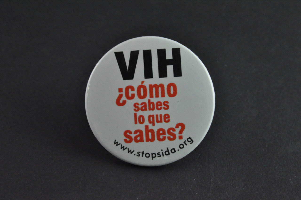 Stop Sida badge "VIH/ Como sabes lo que sabes" (VIH Comment sais-tu ce que tu crois savoir) Espagne 2005 2006.67.18 1 Photo Mucem