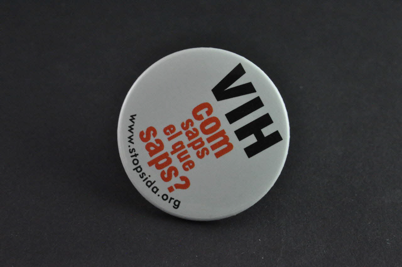 Stop Sida badge "VIH/ Como sabes lo que sabes" (VIH Comment sais-tu ce que tu crois savoir) Espagne 2005 2006.67.18 2 Photo Mucem