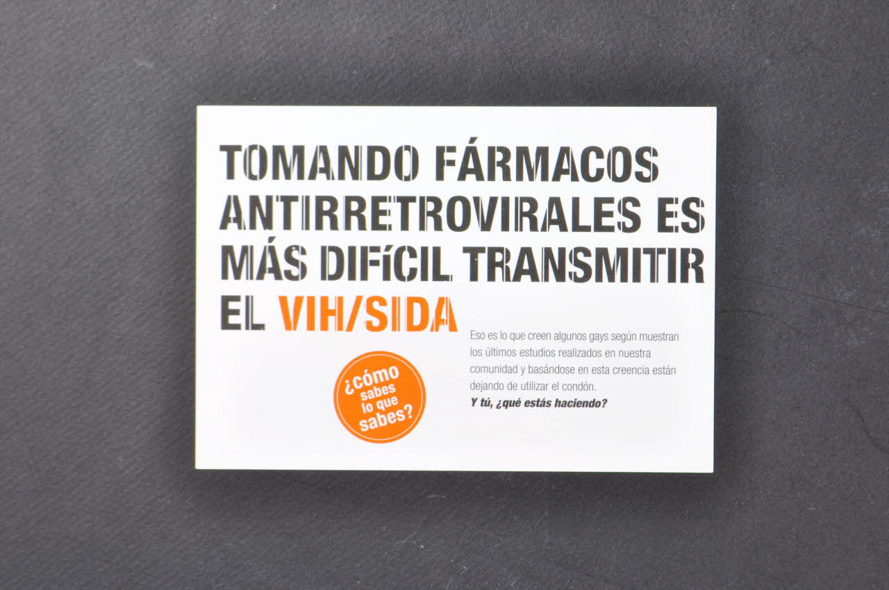 GL / Stop Sida carte postale "Tomando farmacos antirretrovirales es mas dificil transmitir el VIH/Sida" (Quand on prend des traitements antirétroviraux, il est plus difficile de transmettre le VIH/SIda) / Como sabes lo que sabes ? (Comment sais tu ce que tu sais ?) Espagne 2005 2006.67.7 Photo Mucem