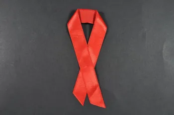 Kalvaria Aids RUBAN ROUGE Hongrie 2006 2006.71.11  Photo Mucem
