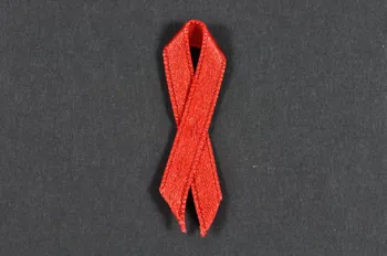 Kalvaria Aids RUBAN ROUGE Hongrie 2006 2006.71.13  Photo Mucem