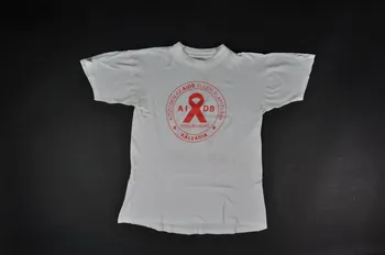 Kalvaria Aids Tee shirt "No AIDS" (blanc et ruban rouge rouge) Hongrie 2006 2006.71.2  Photo Mucem