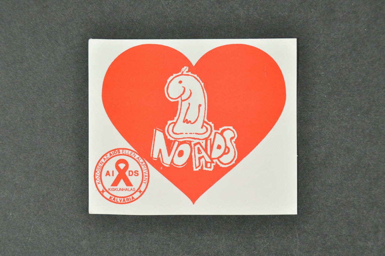 Kalvaria Aids autocollant Autocollant "No AIDS" avec coeur Hongrie 2006 2006.71.25 Photo Mucem