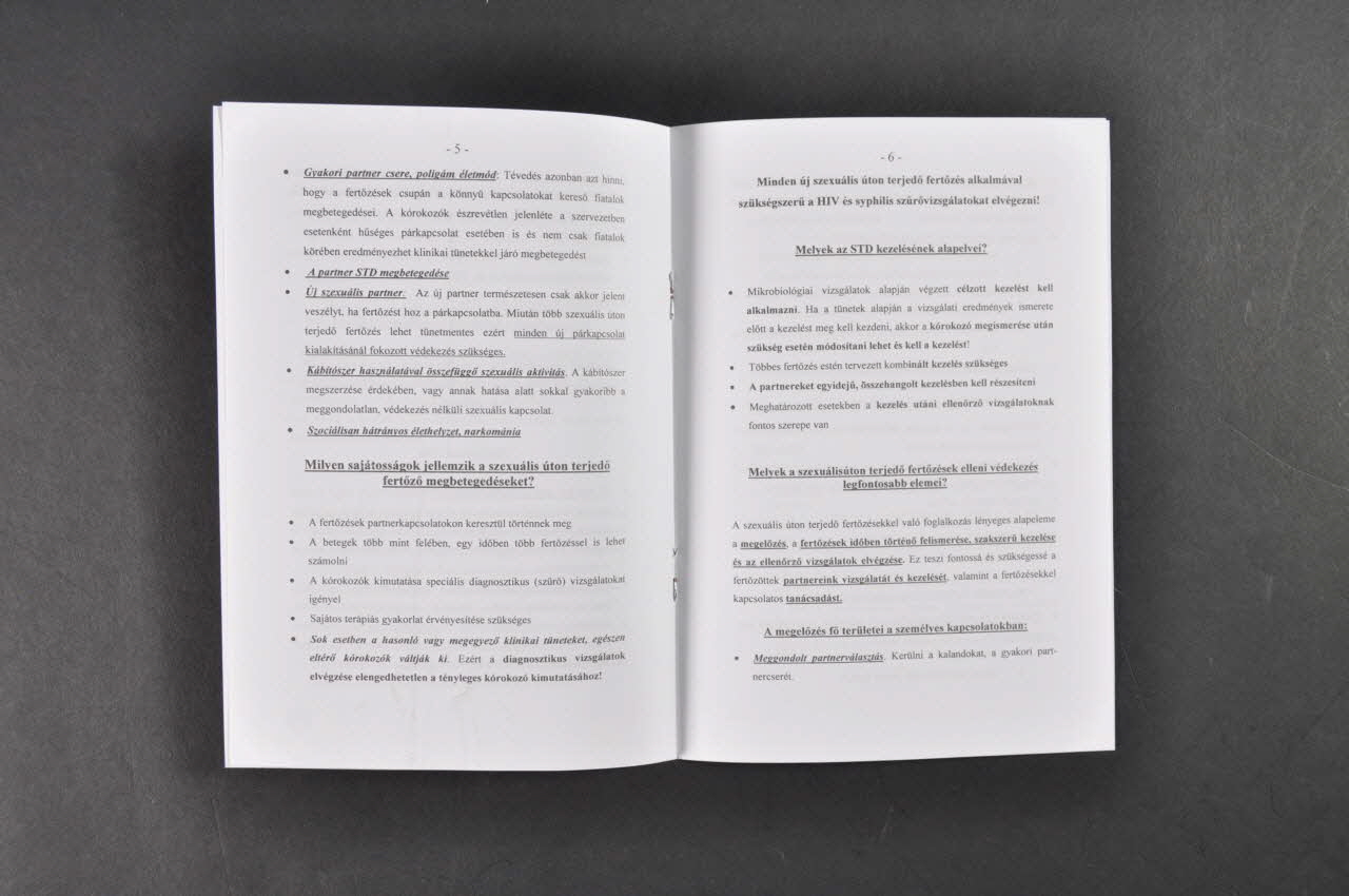 Revue Szivarvany Sorozat (Rainbow Publications), revue "Szivarvany Sorozat", n°7.1, 2003, STD 1 (IST) Hongrie 2003 2006.72.11 Photo Mucem