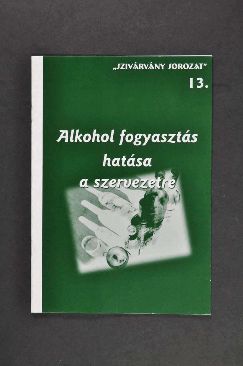 Revue Szivarvany Sorozat (Rainbow Publications), revue "Szivarvany Sorozat", n°13, 2004, "Alkohol fogyasztas hatasa a szervezetre" Hongrie 2004 2006.72.18 Photo Mucem