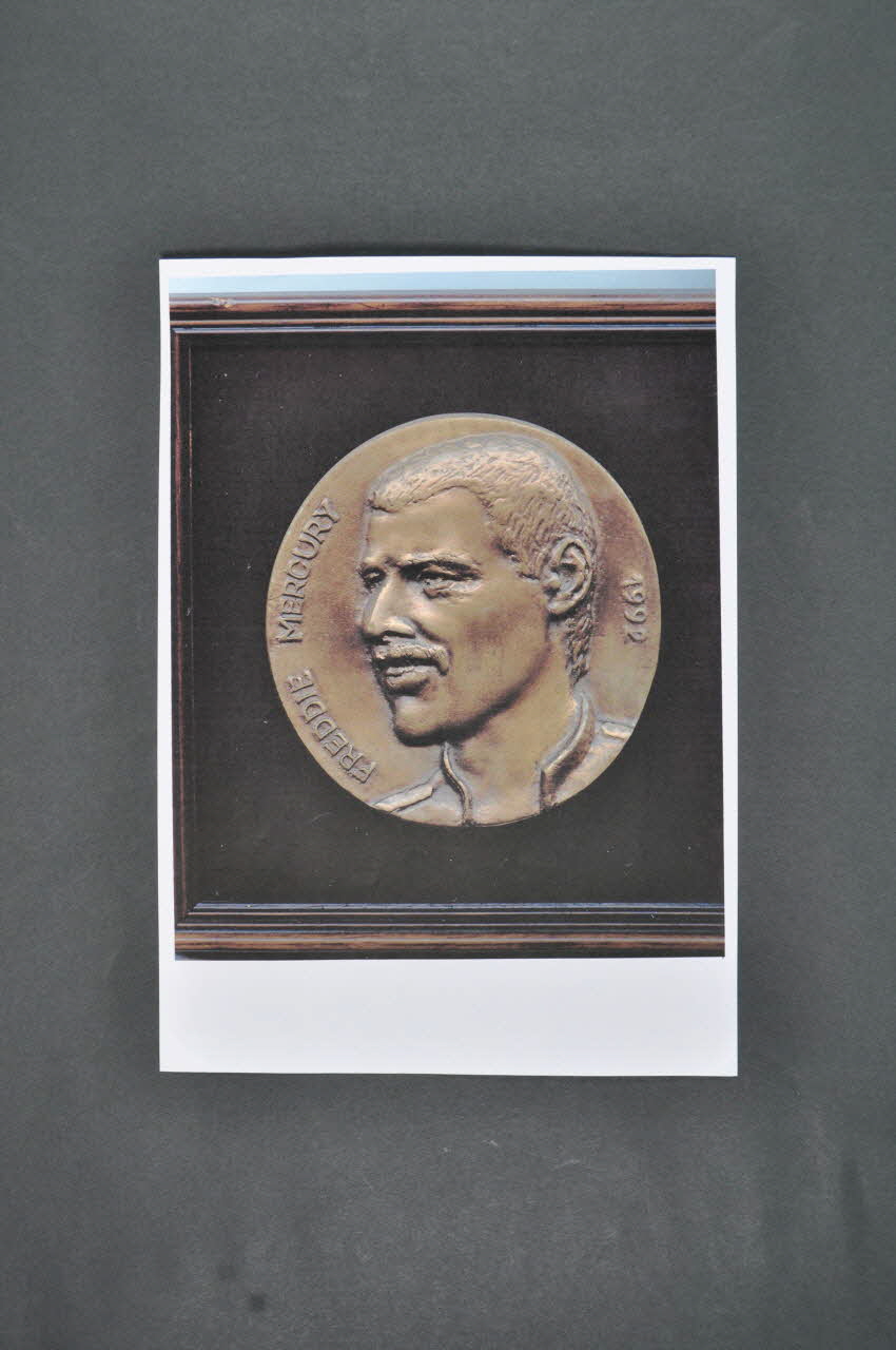 Hungarian Aids Foundationj photographie médaille de Freddie Mercury (prix fondé en 1992) Hongrie 1992 2006.72.51 Photo Mucem