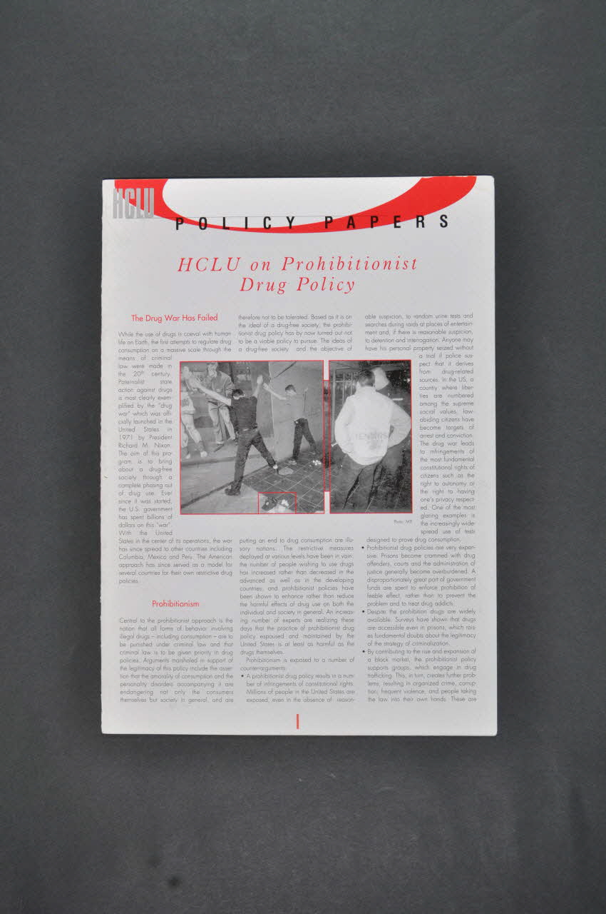 BROCHURE "HCLU on Prohibitionist Drug policy" (Le Hungarian Civil Liberties Union et le prohibitionnisme en matière de drogues) Hongrie 2002/4 2006.73.15.1-2 Photo Mucem