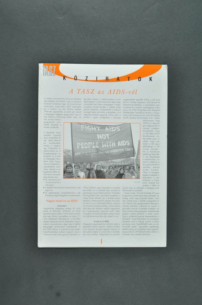 TASZ / HCLU BROCHURE "A Tasz az AIDS -röl" (Le "Hungarian Civil Liberties Union et le sida) Hongrie 2003/11 2006.73.3.1-2  Photo Mucem