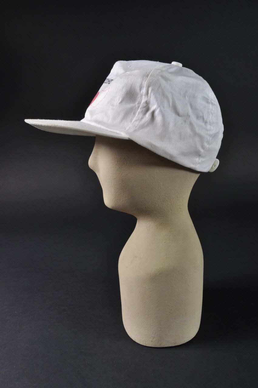 The Centre For Life casquette The Center for life against AIDS" (logo de l'association) Grèce 1996 2006.75.2 Photo Mucem