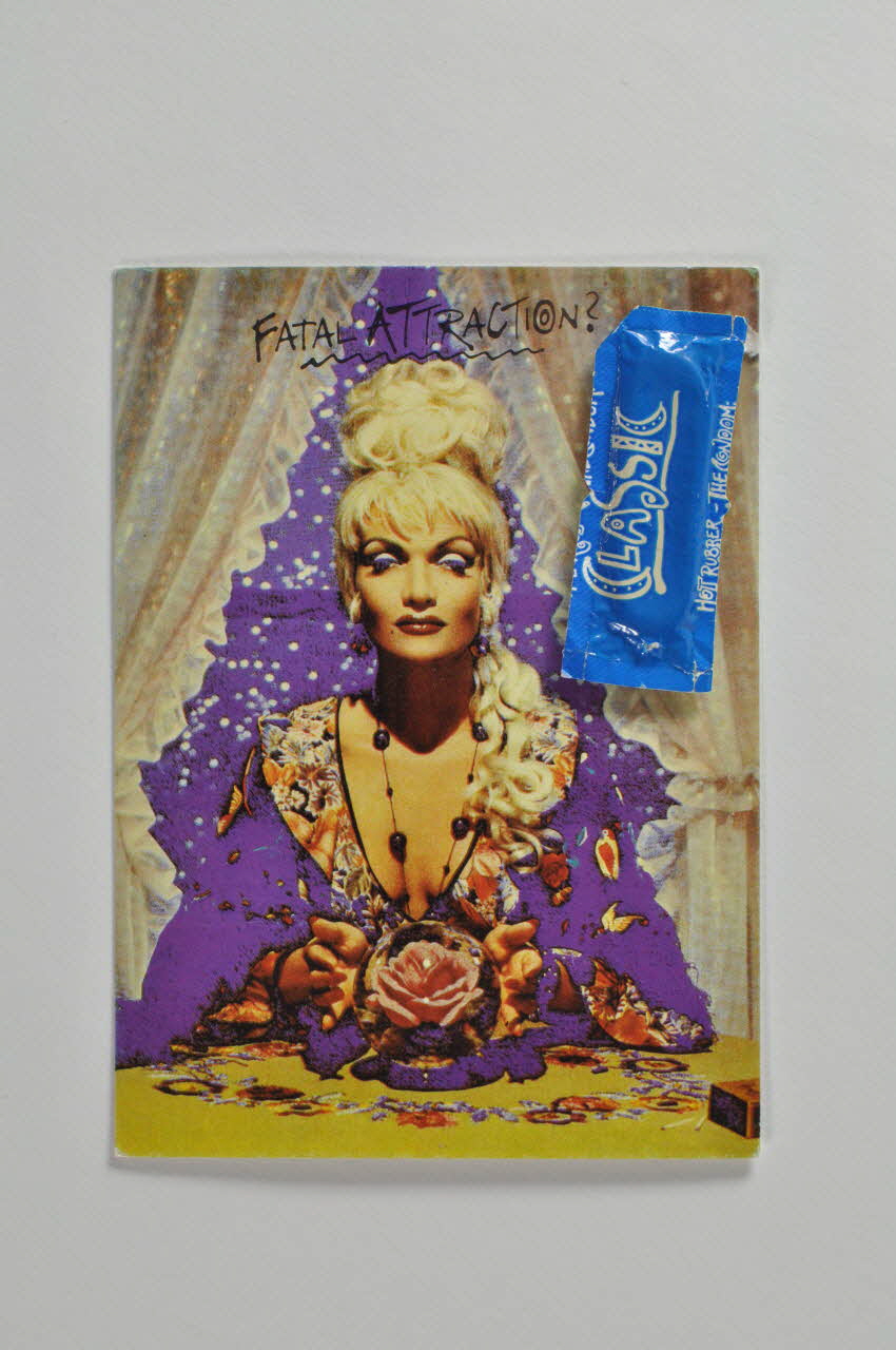 carte postale "Fatal attraction ? / Protection means respect and love for Life" (Attraction fatale ? / Protection signifie respect et amour de la vie) 2006.75.28 Photo Mucem