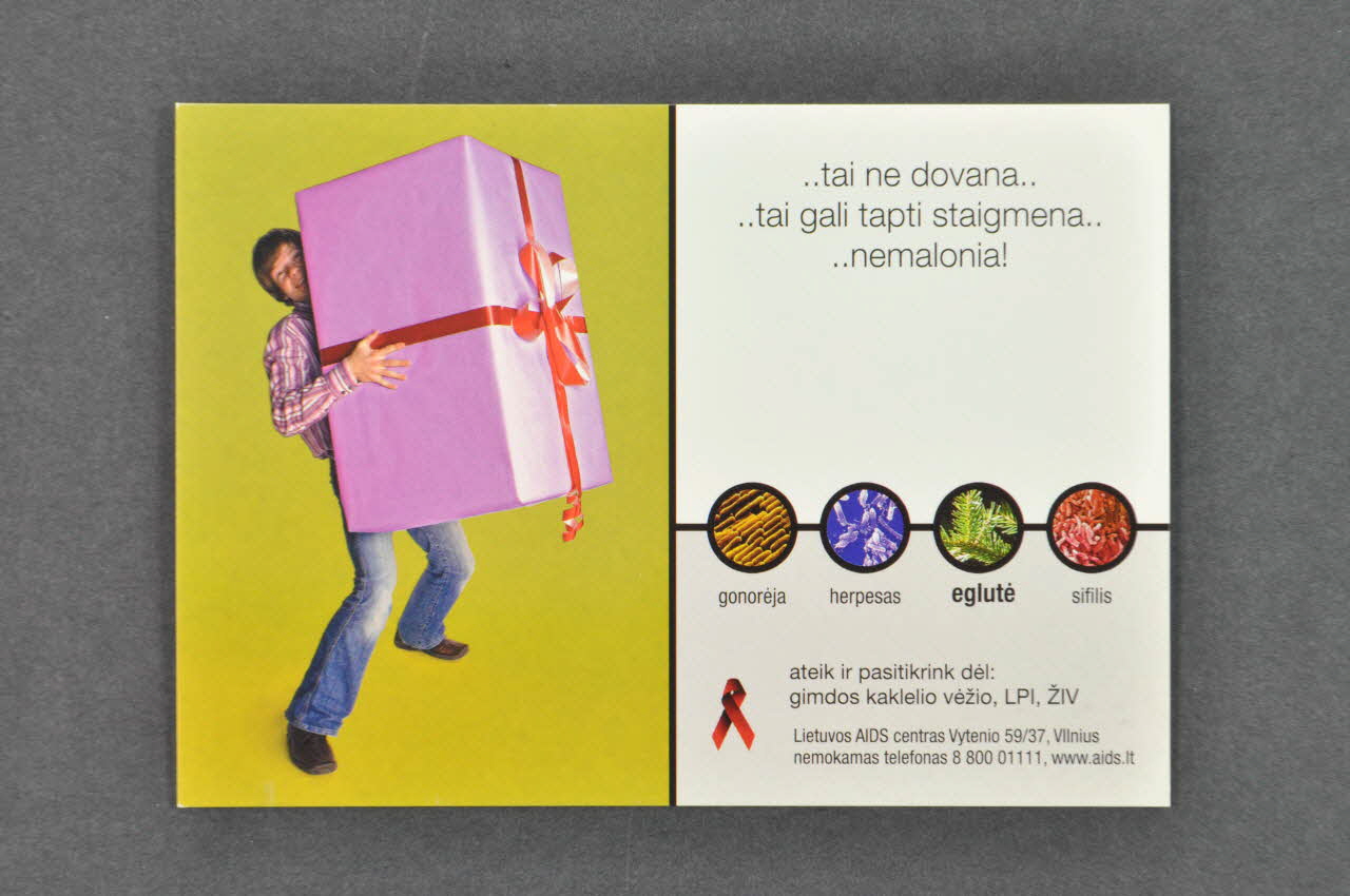 Lithuanian Aids Center carte postale "Tai ne dovana...Tai gali tapti staigmena... Nemalonia ! " (Ce n'est pas un cadeau... il semble que ce soit une surprise... très désagréable) Lituanie 2006 2006.76.4 Photo Mucem