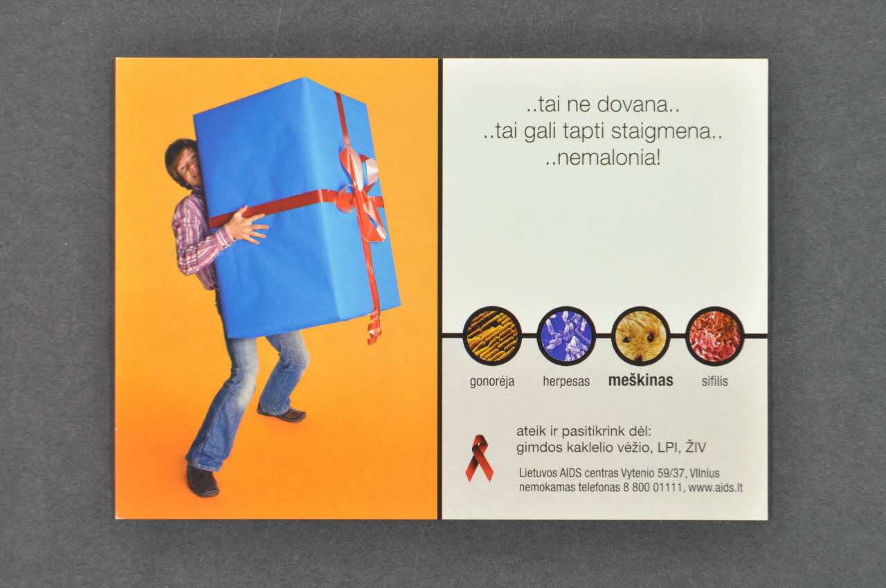 Lithuanian Aids Center carte postale "Tai ne dovana...Tai gali tapti staigmena... Nemalonia ! " (Ce n'est pas un cadeau... il semble que ce soit une surprise... très désagréable) Lituanie 2006 2006.76.5 Photo Mucem