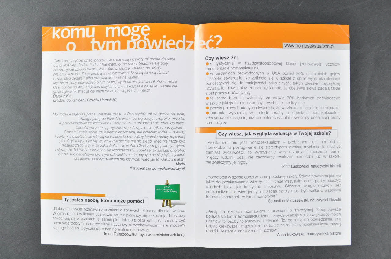 Dépliant "Komu moge o tym powiedziec?" (Campagne contre l'homophobie) 2006.77.6  Photo Mucem