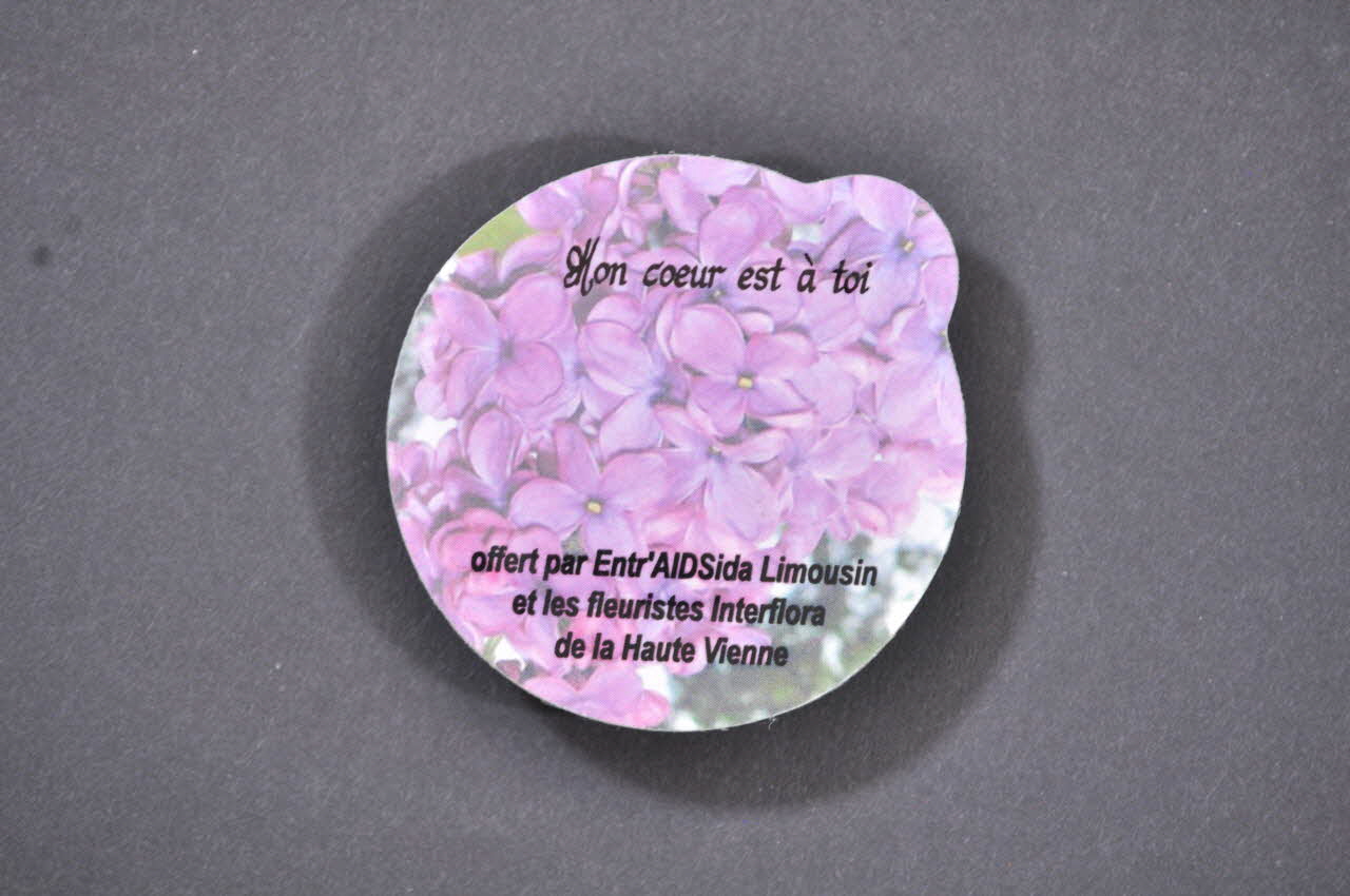 Entr'aidsida Limousin Et Les Fleuristes Interflora Préservatif "Mon coeur est à toi" France 2006 2006.81.22 Photo Mucem