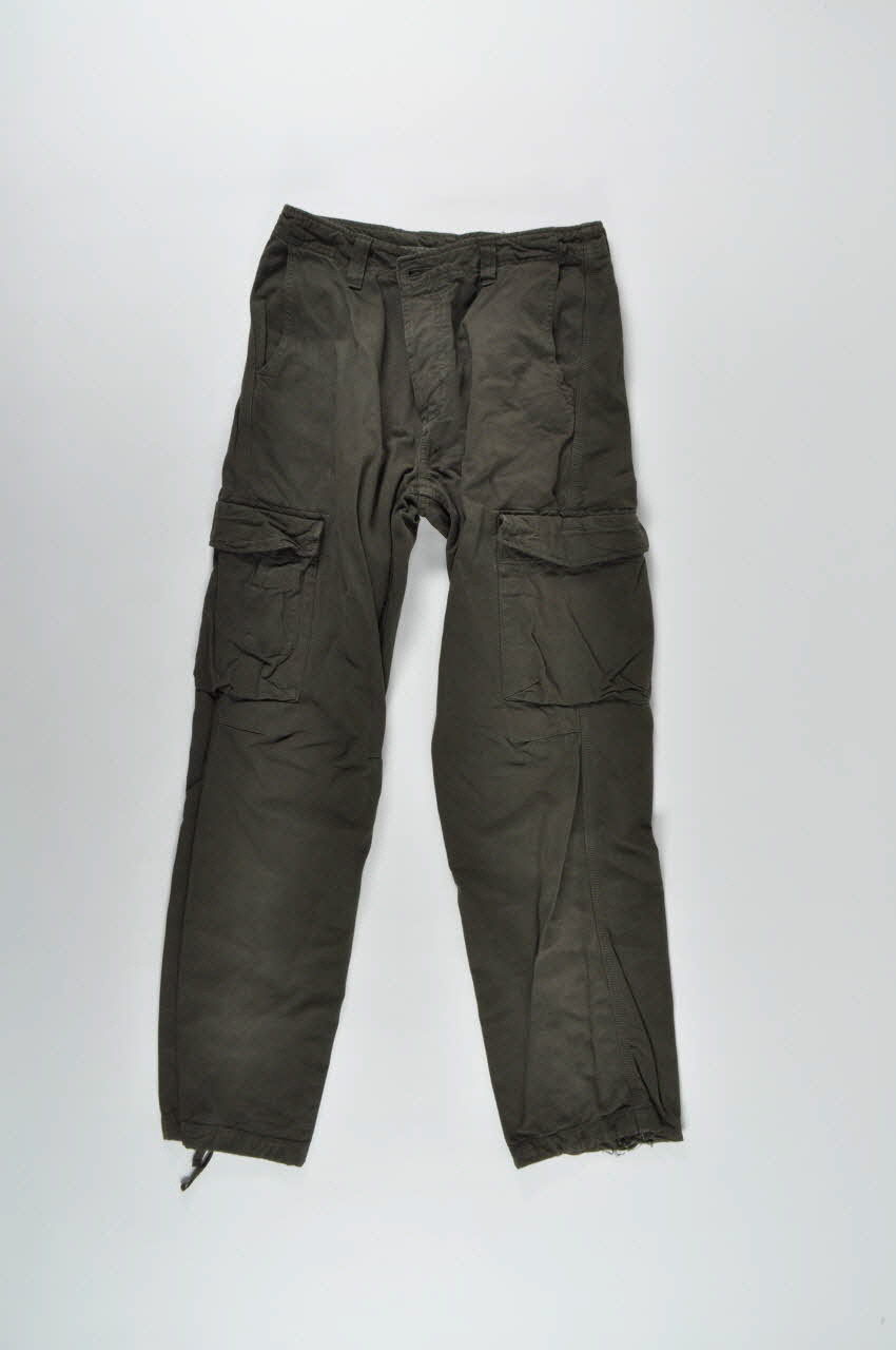 Corem ; Brusk ; Carhartt pantalon Costume d'homme de défilé pour la Biennale de Lyon Rhône-Alpes, France 2006 2006.96.2.3 Photo Mucem