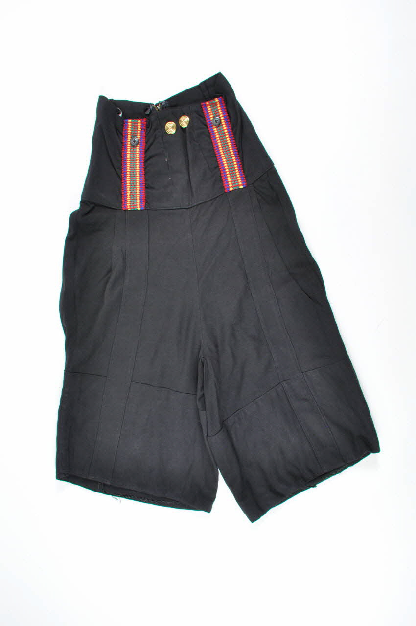 BERMUDA Pantalon de fabrication personnelle pour porter en ville 2006.99.2 Photo Mucem