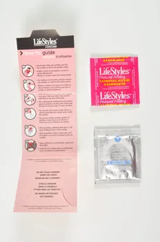Life Styles Condoms Enveloppe de préservatif "Quand tu y penses..." International 2006/7 2008.32.36.1-3 Photo Mucem